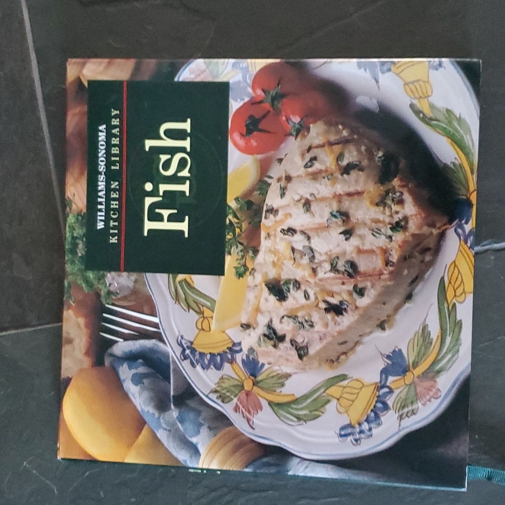 Williams Sonoma Cookbook / Fish / Kitchen Library